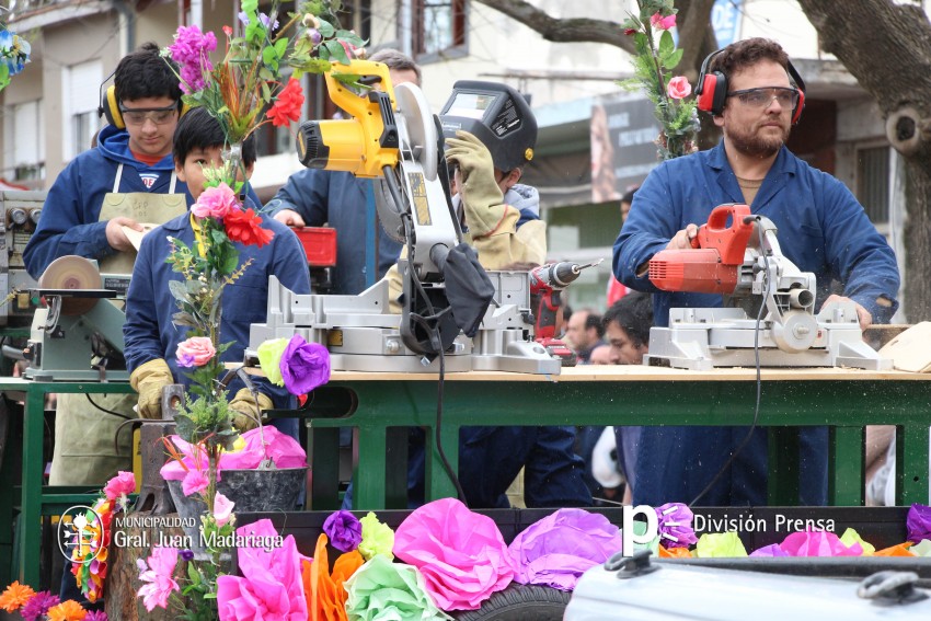 Conoc a las instituciones premiadas por su participacin en el desfil