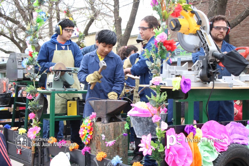 Conoc a las instituciones premiadas por su participacin en el desfil