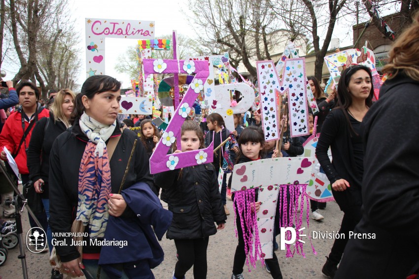 Conoc a las instituciones premiadas por su participacin en el desfil