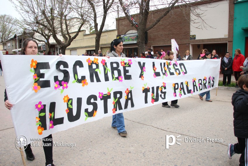 Conoc a las instituciones premiadas por su participacin en el desfil
