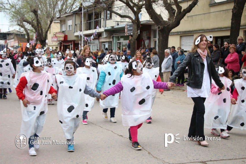 Conoc a las instituciones premiadas por su participacin en el desfil