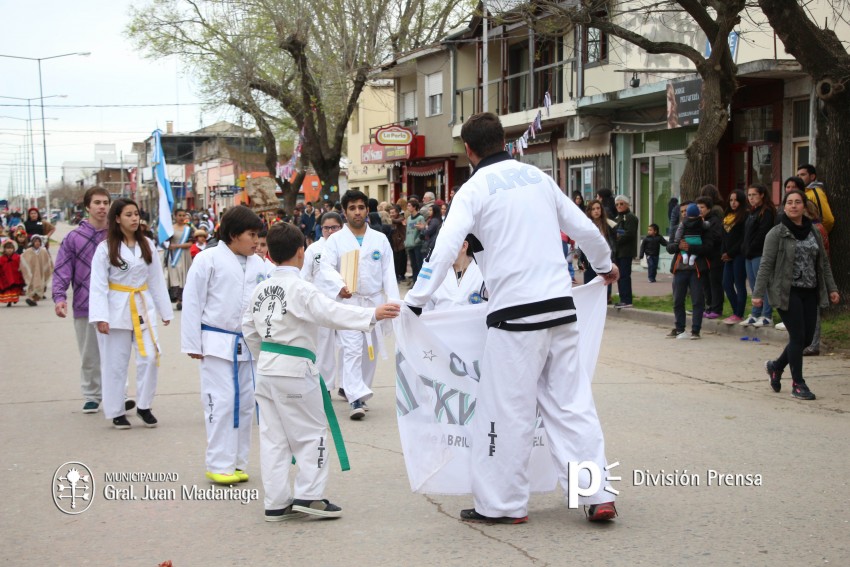 Conoc a las instituciones premiadas por su participacin en el desfil