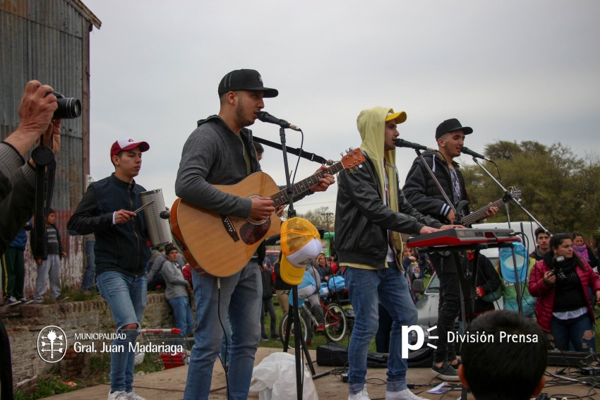 Conoc a las instituciones premiadas por su participacin en el desfil