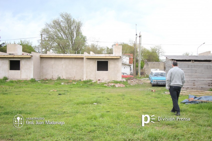 Santoro visit la construccin de las 20 viviendas en el barrio Belgra