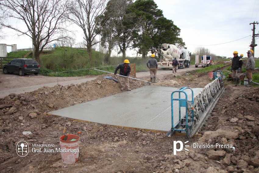 Construyen badenes para mejorar el escurrimiento en la calle Coln