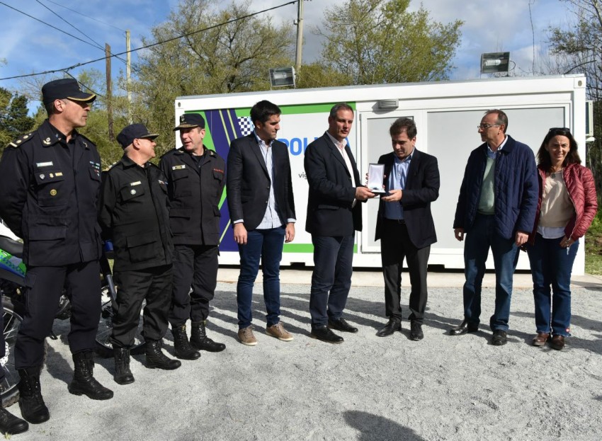 Cristian Ritondo dej� inaugurado un nuevo m�dulo policial y entreg� mo