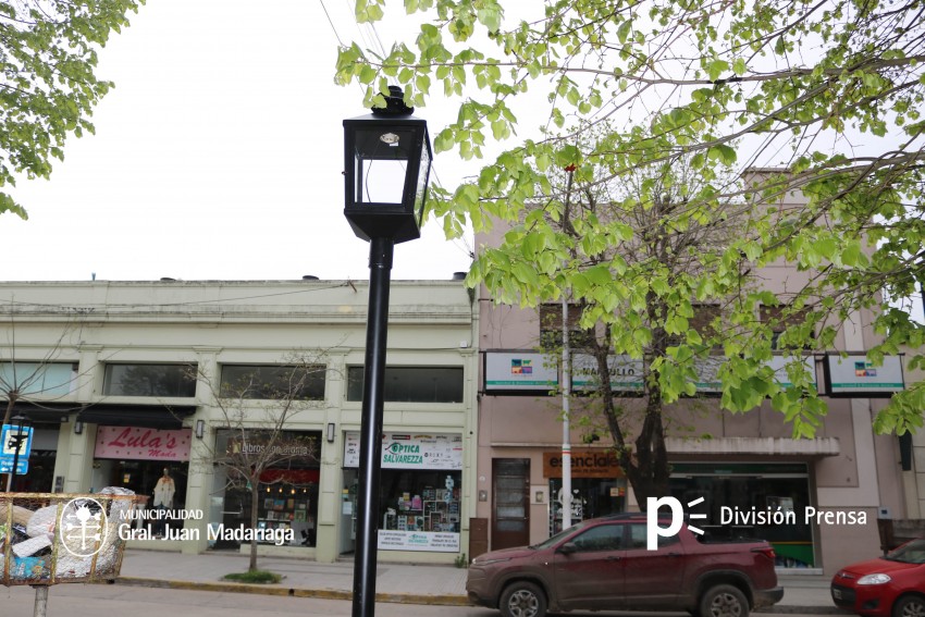 Instalaron farolas para brindar mayor iluminacin en el paseo peatonal