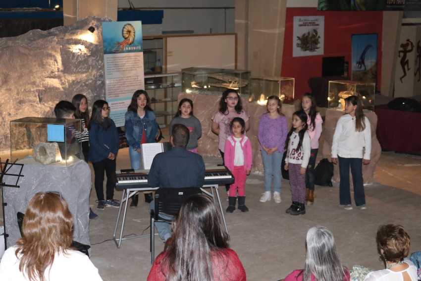 Presentacin coral en el museo Tuy Mapu