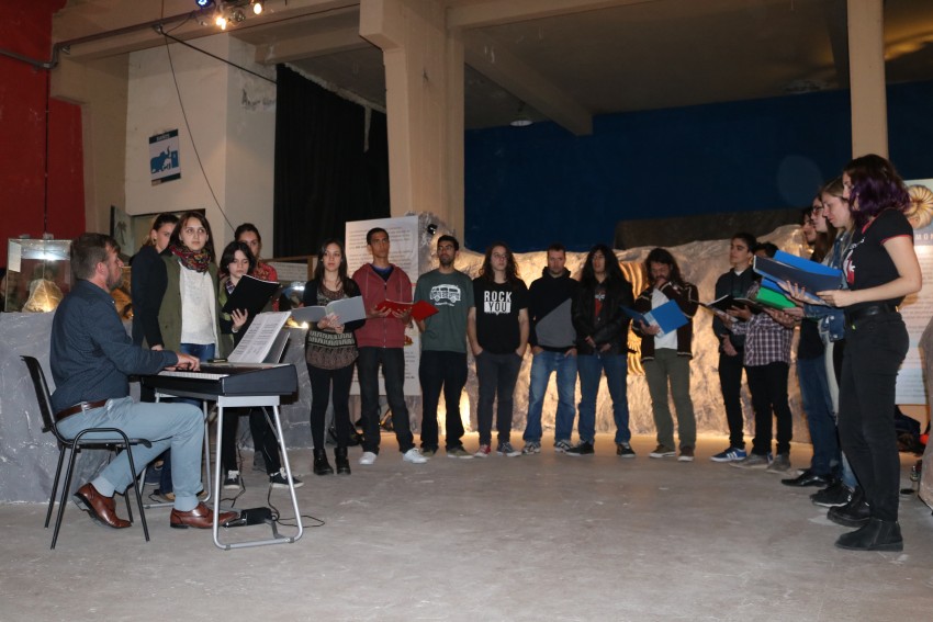 Presentacin coral en el museo Tuy Mapu