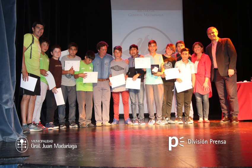 Emotivo acto de reconocimientos a quienes participaron de la final de 