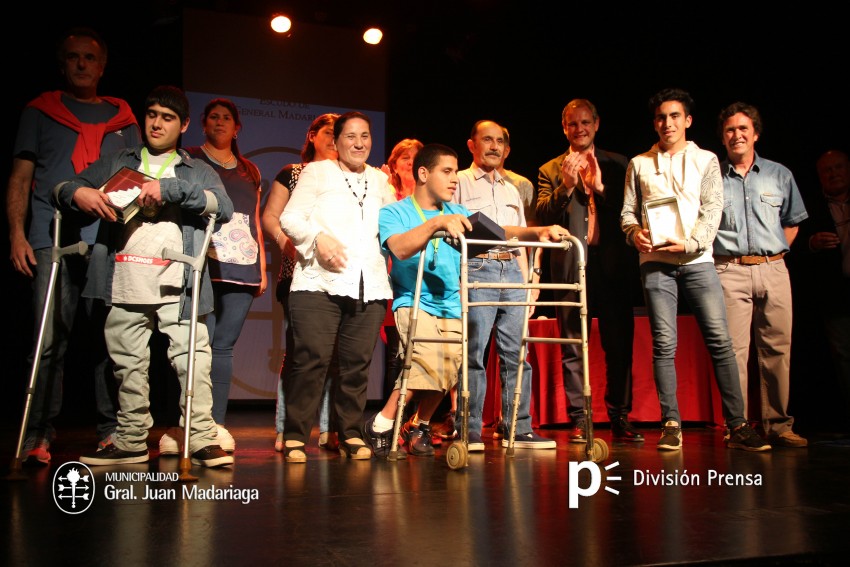 Emotivo acto de reconocimientos a quienes participaron de la final de 