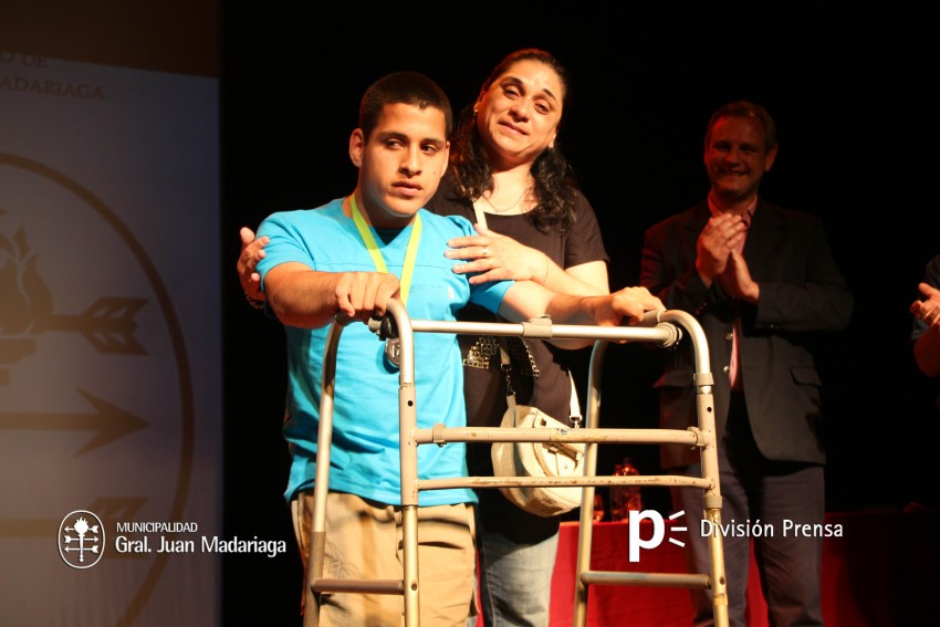 Emotivo acto de reconocimientos a quienes participaron de la final de 