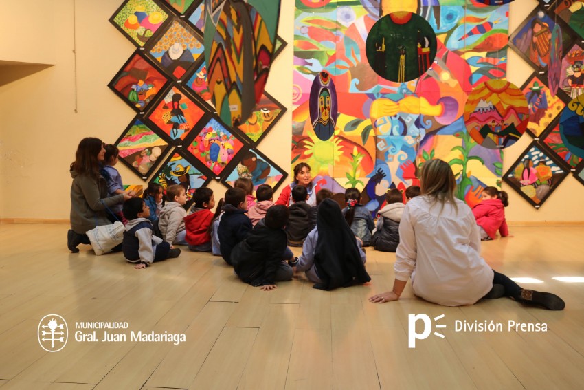Alumnos del jardn 901 visitaron la muestra del instituto San Jos que