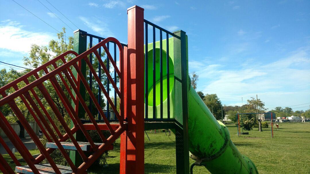 Contina la restauracin de juegos en los espacios pblicos