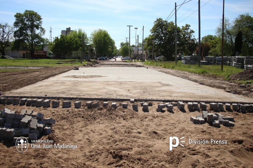 Continúa el adoquinado en el paso de Dr. Carlos Madariaga
