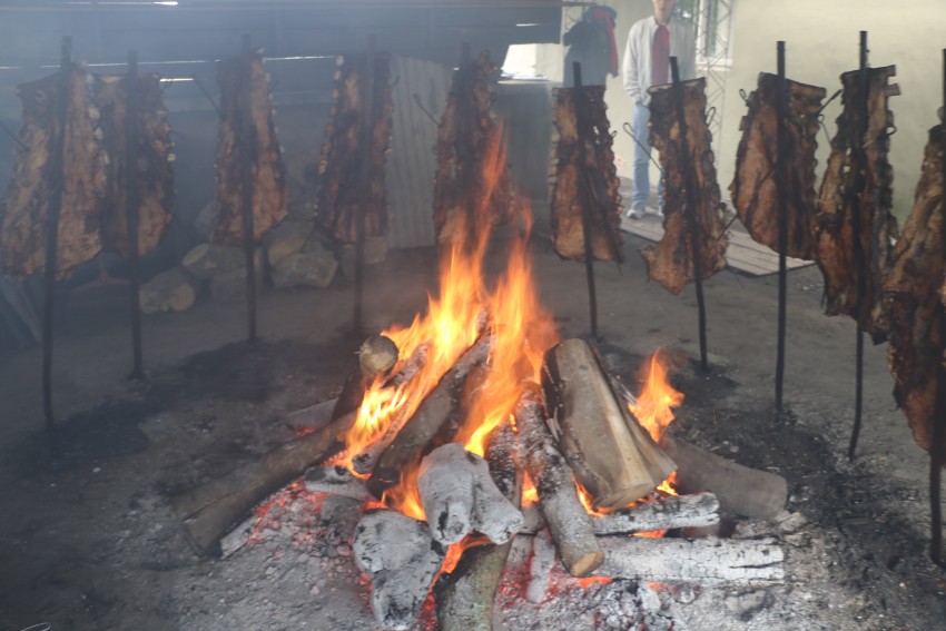 Los municipales festejaron su da con asado, baile y premios