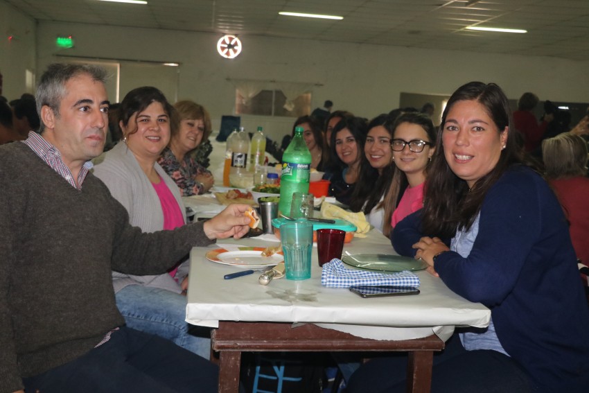 Los municipales festejaron su da con asado, baile y premios