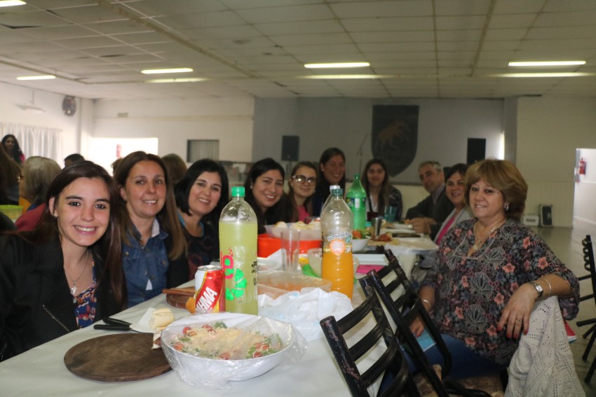 Los municipales festejaron su da con asado, baile y premios