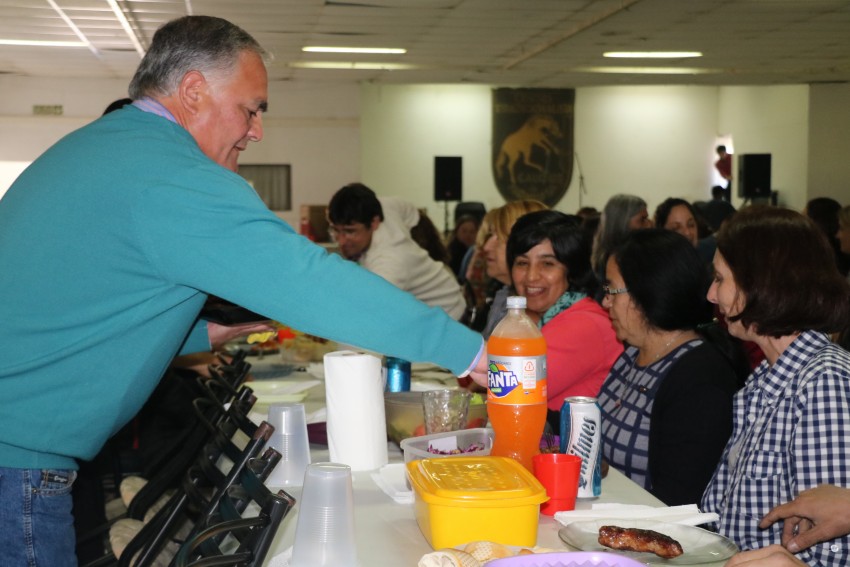 Los municipales festejaron su da con asado, baile y premios