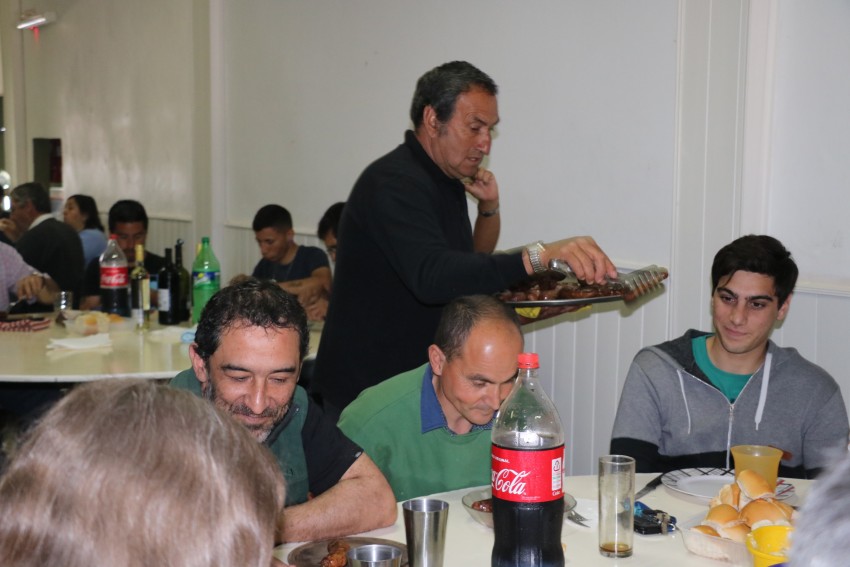 Los municipales festejaron su da con asado, baile y premios