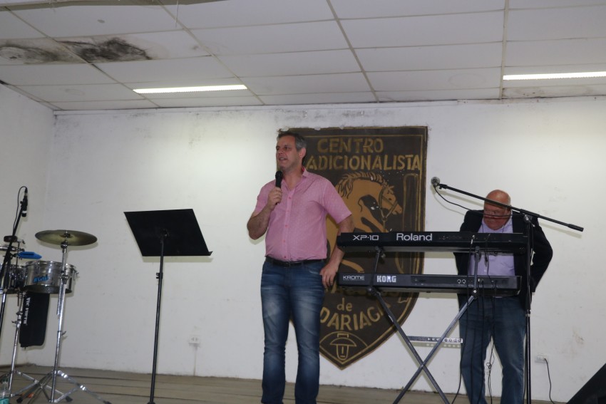 Los municipales festejaron su da con asado, baile y premios