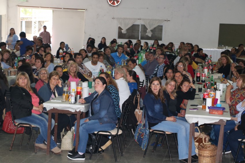 Los municipales festejaron su da con asado, baile y premios