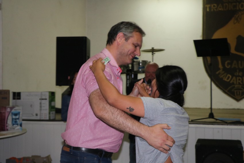 Los municipales festejaron su da con asado, baile y premios