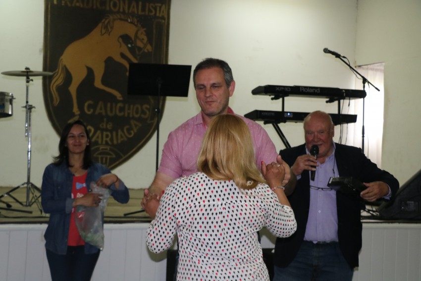 Los municipales festejaron su da con asado, baile y premios