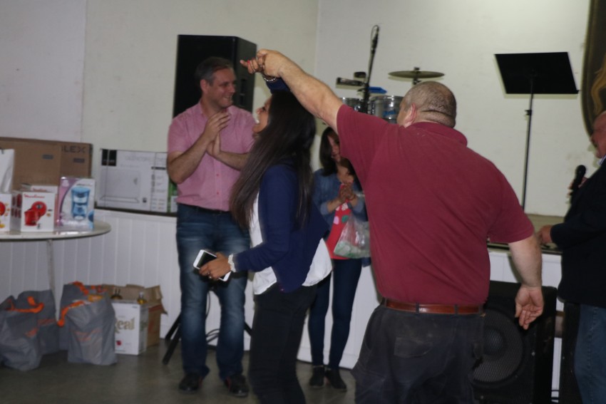 Los municipales festejaron su da con asado, baile y premios