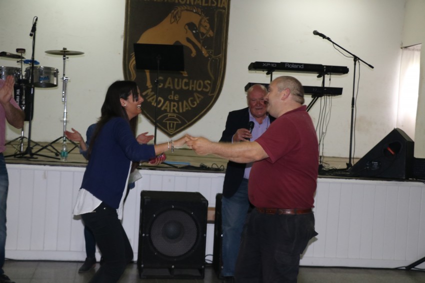 Los municipales festejaron su da con asado, baile y premios