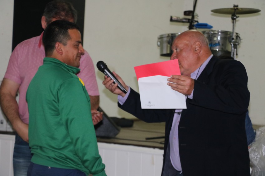 Los municipales festejaron su da con asado, baile y premios