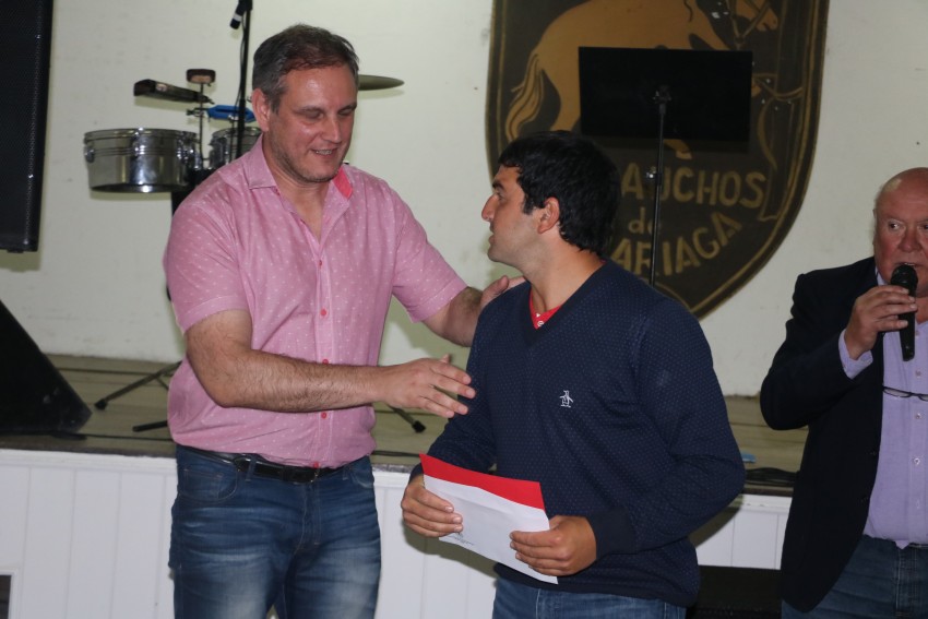 Los municipales festejaron su da con asado, baile y premios