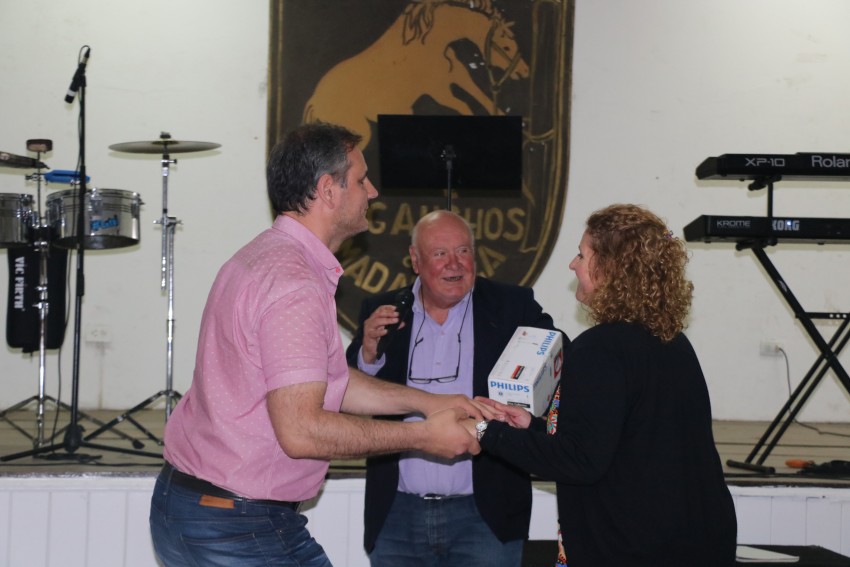 Los municipales festejaron su da con asado, baile y premios