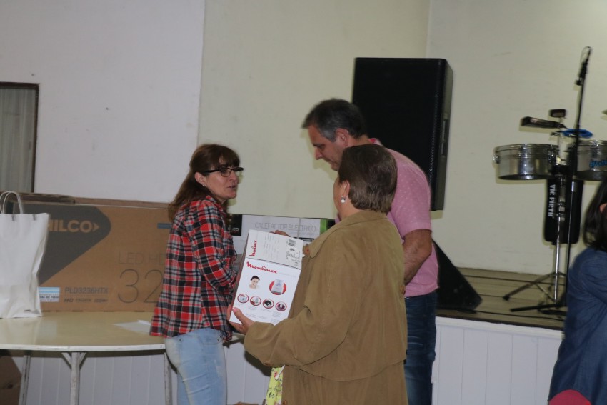 Los municipales festejaron su da con asado, baile y premios