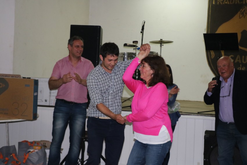 Los municipales festejaron su da con asado, baile y premios