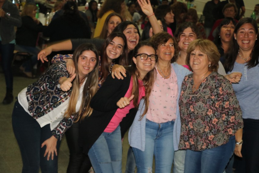 Los municipales festejaron su da con asado, baile y premios