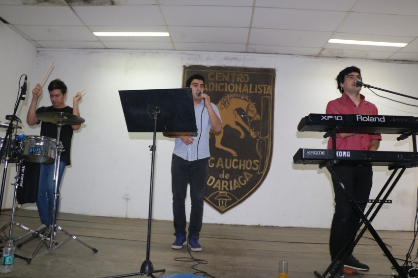 Los municipales festejaron su da con asado, baile y premios