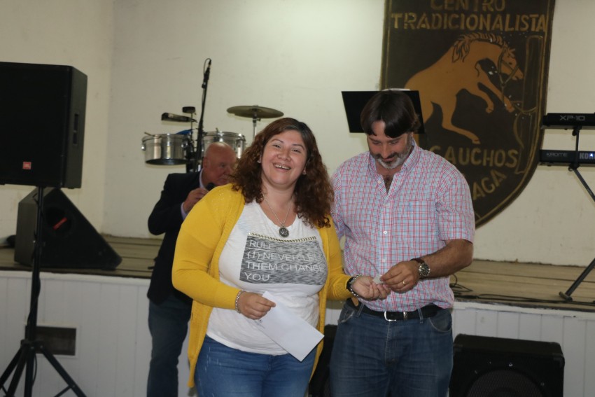 Los municipales festejaron su da con asado, baile y premios