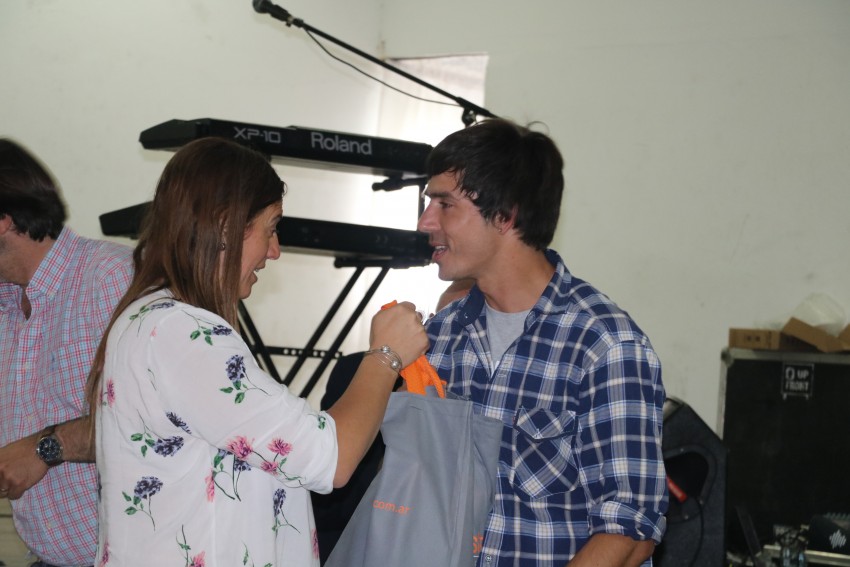 Los municipales festejaron su da con asado, baile y premios