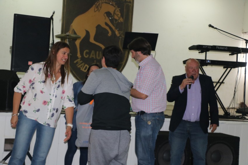 Los municipales festejaron su da con asado, baile y premios