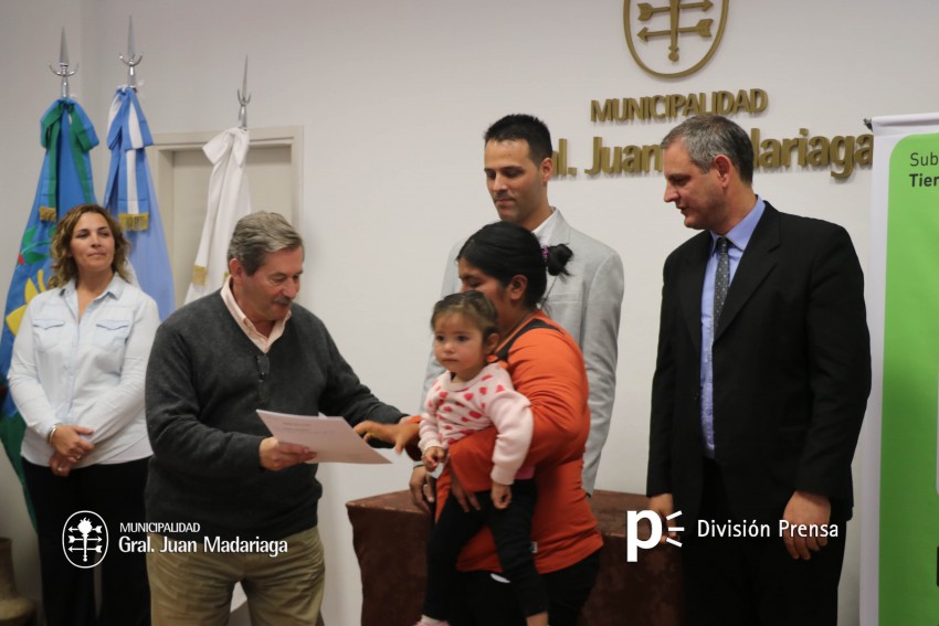 Autoridades otorgaron 41 boletos de compra venta del Plan Familia Pro