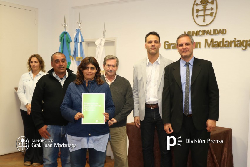 Autoridades otorgaron 41 boletos de compra venta del Plan Familia Pro