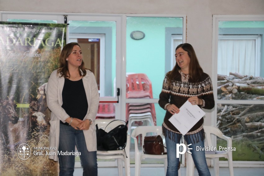 Las postulantes a Flor del Pago recibieron una charla sobre la histori
