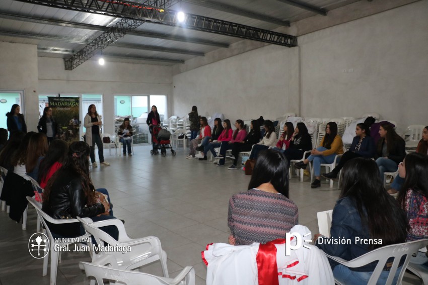 Las postulantes a Flor del Pago recibieron una charla sobre la histori