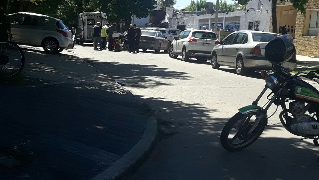 Siniestro vial deja un herido y provoca restricciones en la circulaci