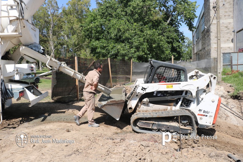 Comenz� el volcado de hormig�n para realizar la base de la cisterna