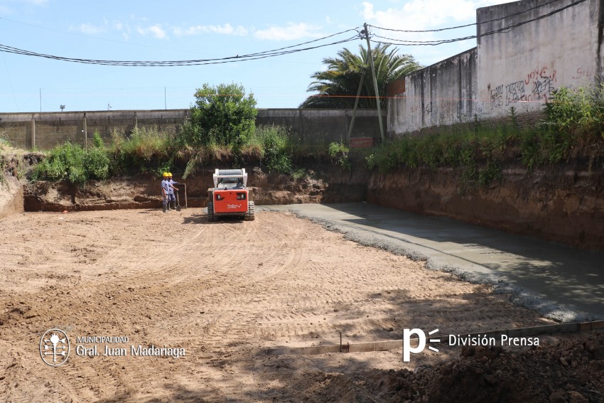 Comenz� el volcado de hormig�n para realizar la base de la cisterna