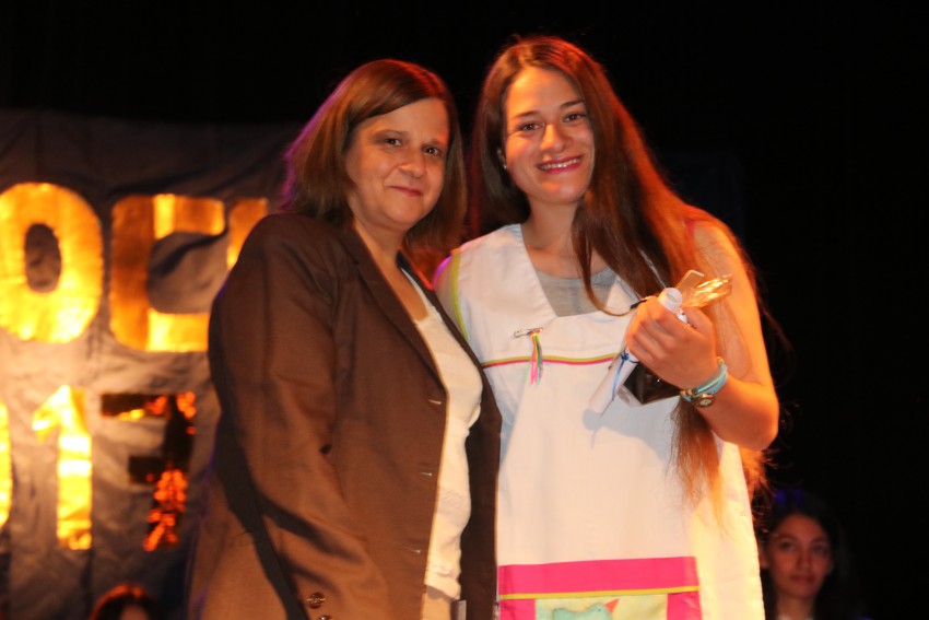 Autoridades entregaron placas a alumnos destacados