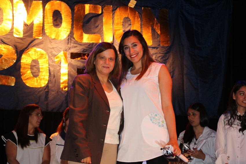 Autoridades entregaron placas a alumnos destacados