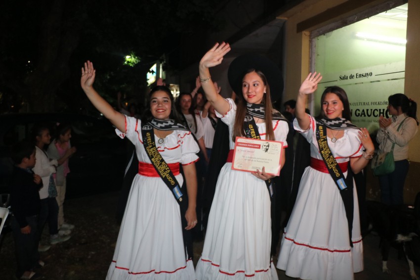 Exitosa noche de fogones en toda la ciudad